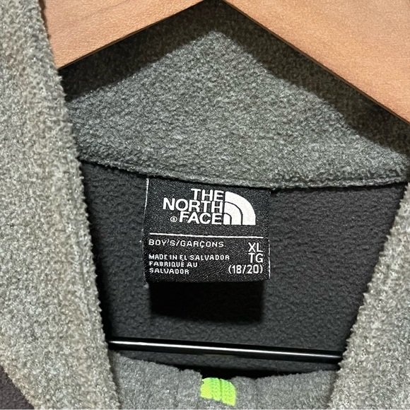 The North Face Grey Long Sleeve Half Zip Fleece Pullover - Boy’s Size XL (18/20) - Picture 3 of 7